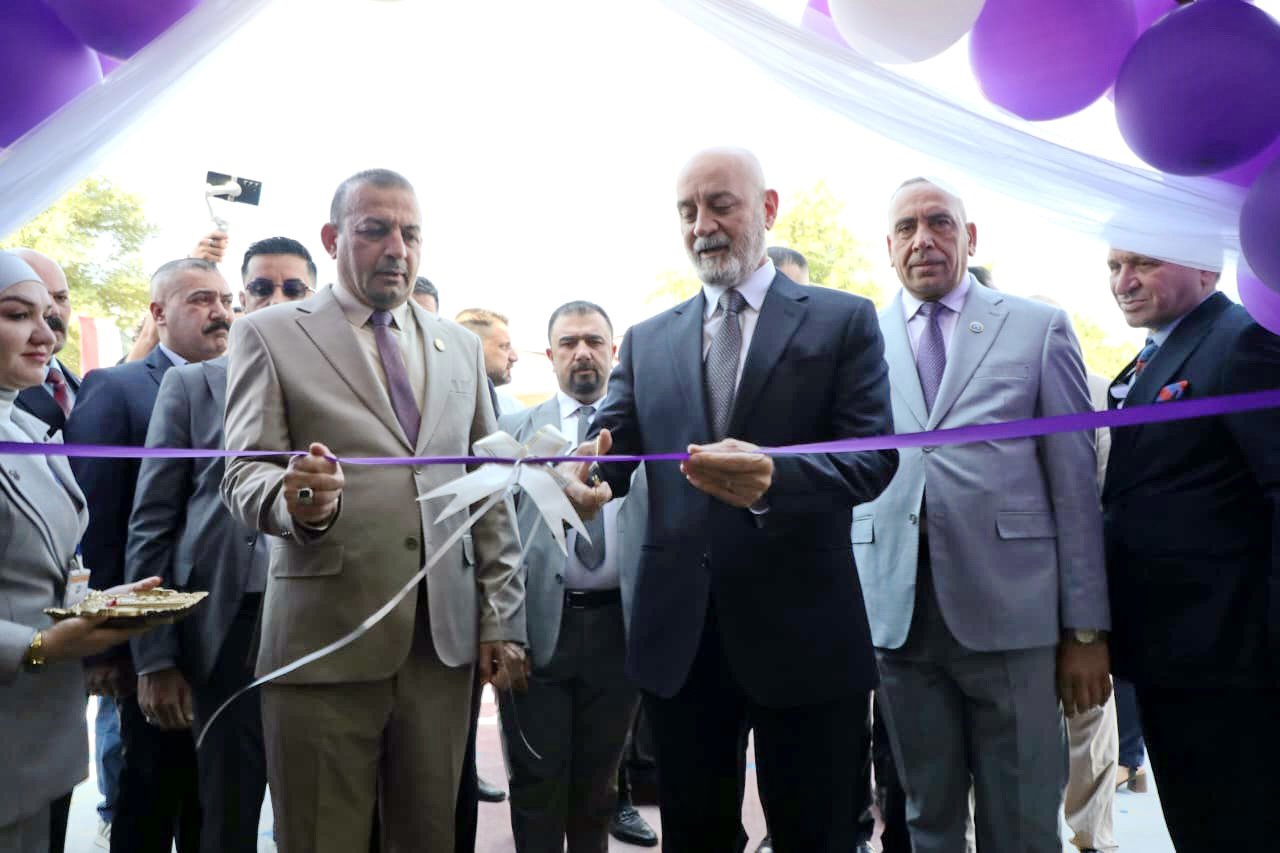 وزير التعليم يفتتح الحاضنة التكنولوجية ومعرض الوظائف والابتكار في الجامعة التقنية الوسطى