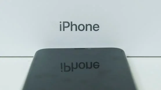 آيفون الذكرى العشرين.. Apple تخطط لشاشة كاملة بلا حواف